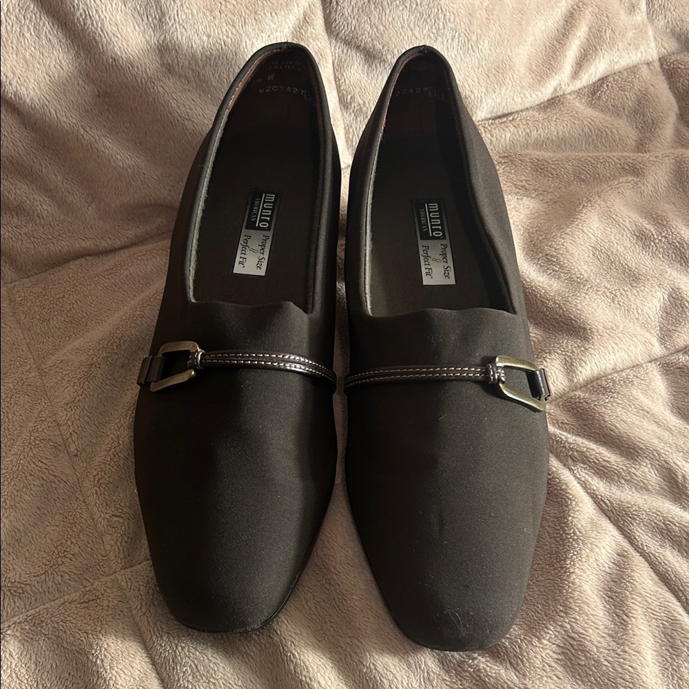 Munro Women's dark brown block  Heels with Buckle